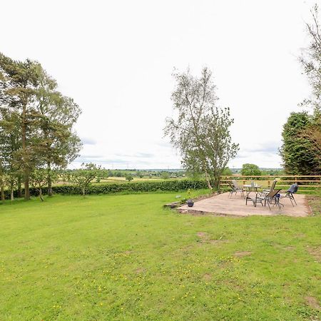 Villa Fields Farm Draycott in the Moors Exterior foto